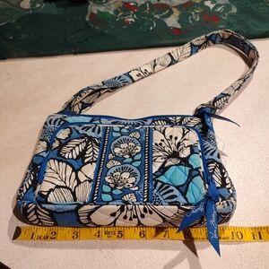 Beautiful Vera Bradley handbag is a must-have for any fashion-forward woman